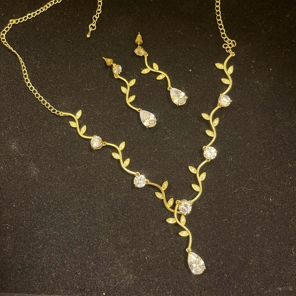 The Sassy Golden Jewelry Set - Picture 1 of 2